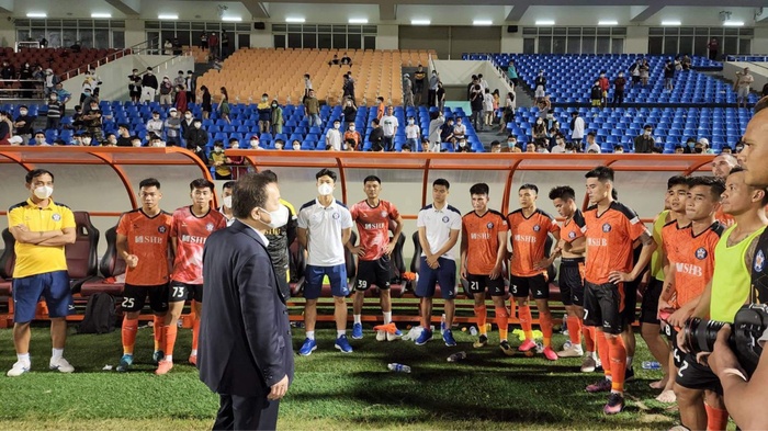 Nghịch lý bóng đá Việt Nam: Cầu thủ trẻ ngày càng nhiều, V.League lại giảm đội - Ảnh 5.