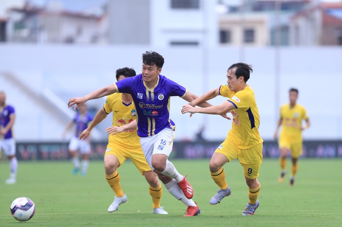 Nghịch lý bóng đá Việt Nam: Cầu thủ trẻ ngày càng nhiều, V.League lại giảm đội - Ảnh 4.