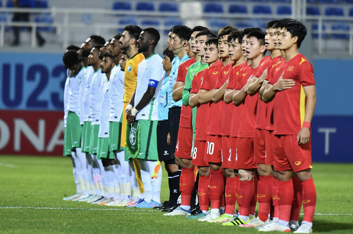 Nghịch lý bóng đá Việt Nam: Cầu thủ trẻ ngày càng nhiều, V.League lại giảm đội - Ảnh 1.