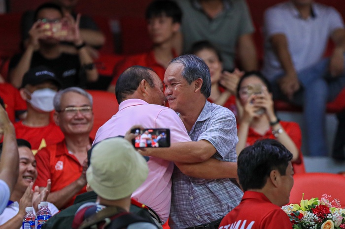 Nghịch lý bóng đá Việt Nam: Cầu thủ trẻ ngày càng nhiều, V.League lại giảm đội - Ảnh 3.