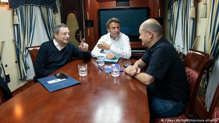 Vì sao lãnh đạo châu Âu đi tàu đêm đến Ukraine gặp Tổng thống Zelensky? - Ảnh 1.