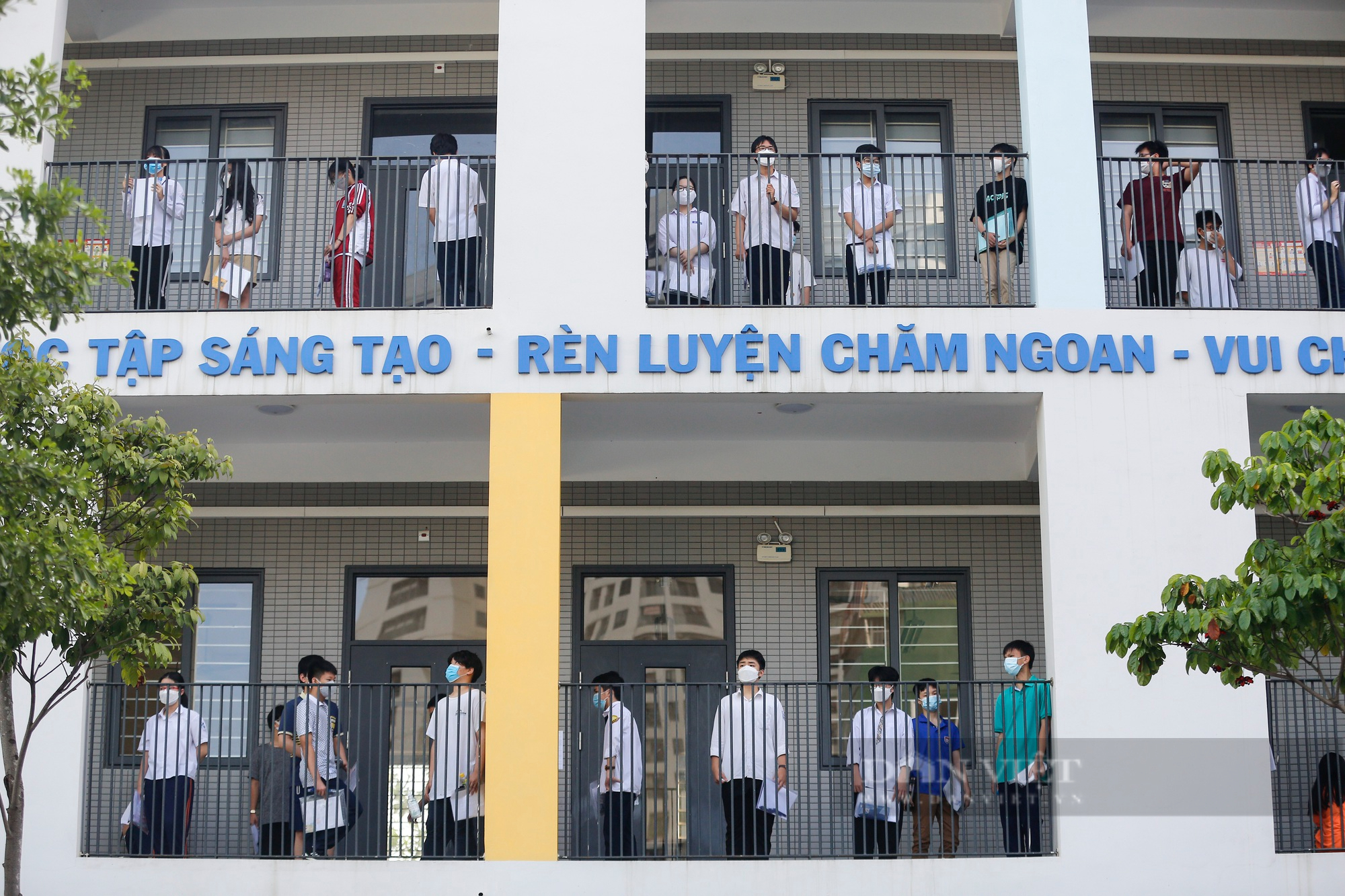 Học sinh thi lớp 10 THPT công lập tại Hà Nội căng thẳng trước tỷ lệ chọi cao ngất ngưởng - Ảnh 13.