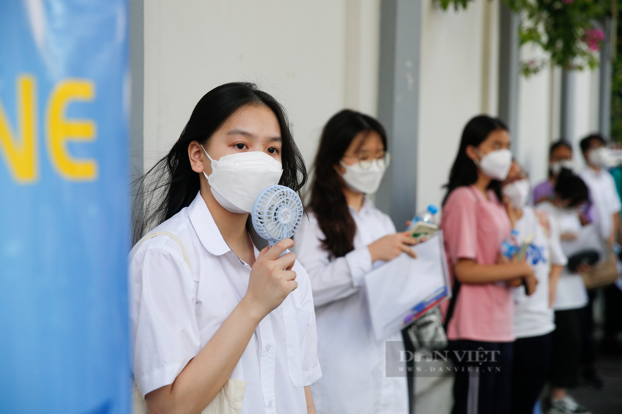 Học sinh thi lớp 10 THPT công lập tại Hà Nội căng thẳng trước tỷ lệ chọi cao ngất ngưởng - Ảnh 3.