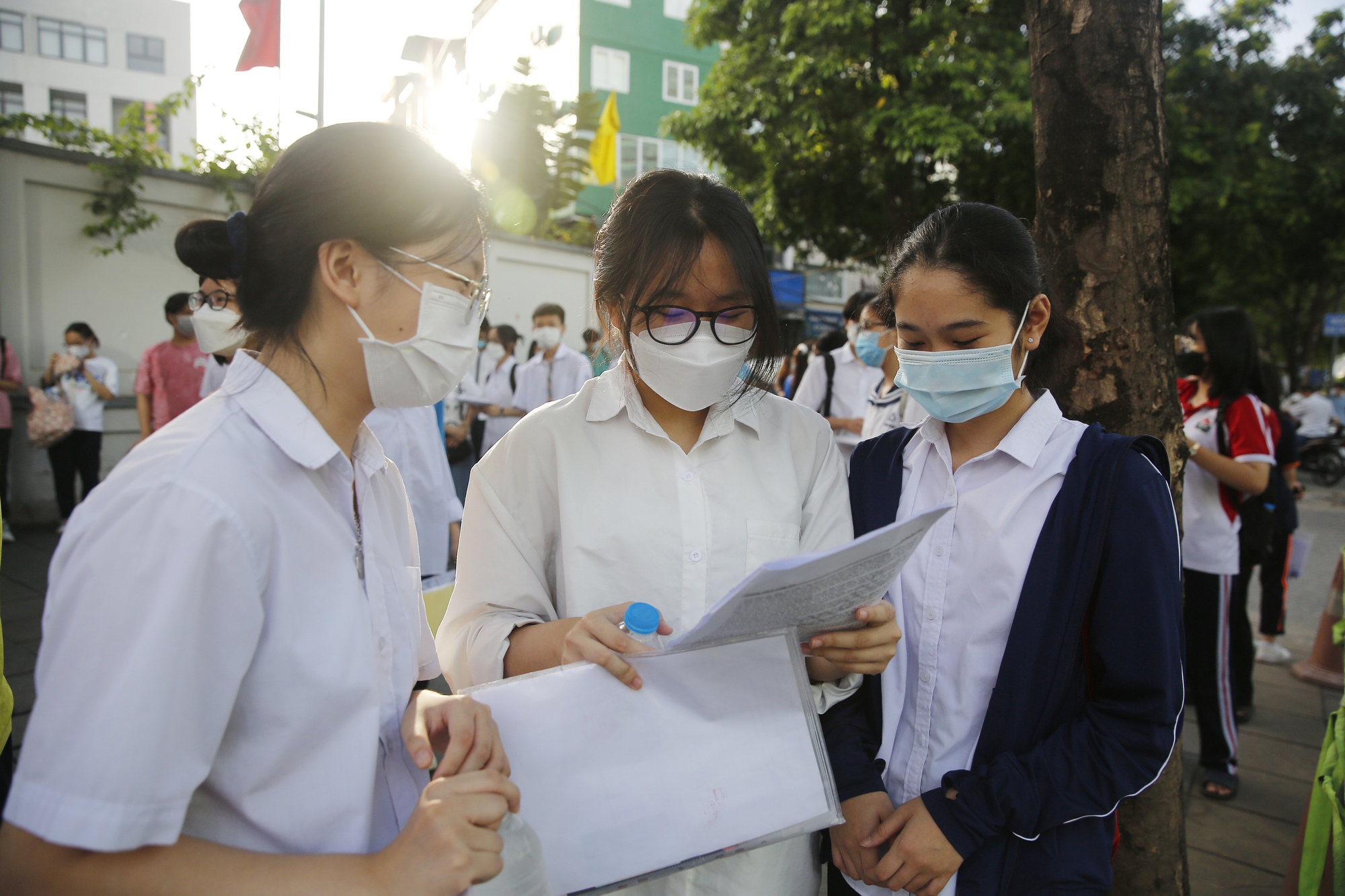 Gợi ý đáp án đề thi môn Tiếng Anh lớp 10 Hà Nội năm 2022 - Ảnh 1.