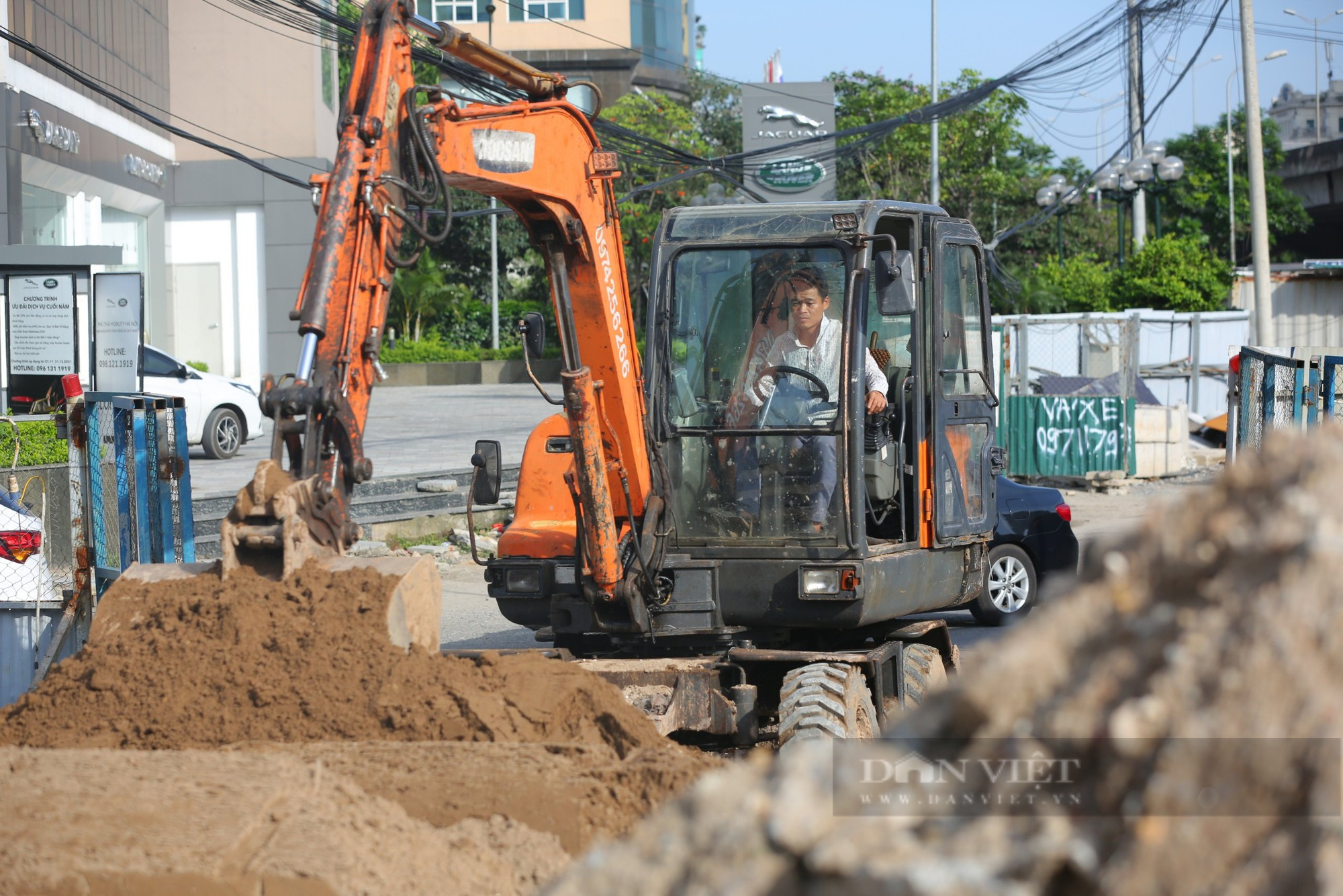 Công nhân đội nắng chạy đua tiến độ thi công hầm chui trăm tỷ tại Hà Nội - Ảnh 9.