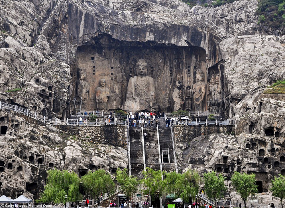 Hang đá chứa hơn 100.000 tượng Phật hút khách quốc tế ở Trung Quốc - Ảnh 7.