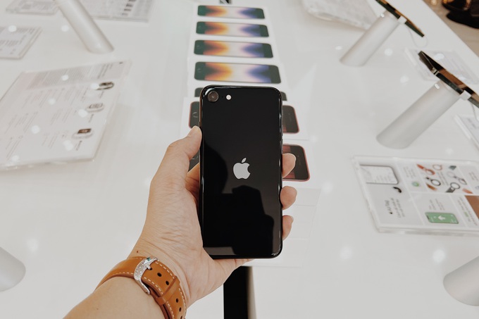 iPhone SE 2022 giảm giá mạnh sau một tháng về Việt Nam - Ảnh 1.