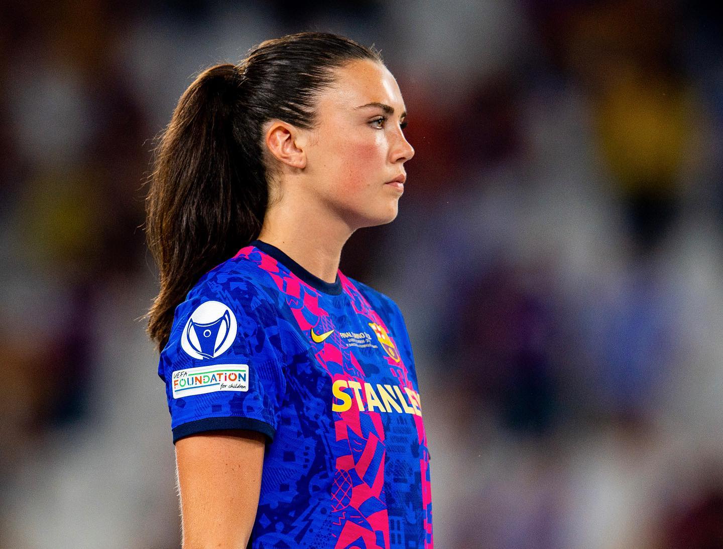 The beauty of love of thousands of Barcelona female players - Figure 8.