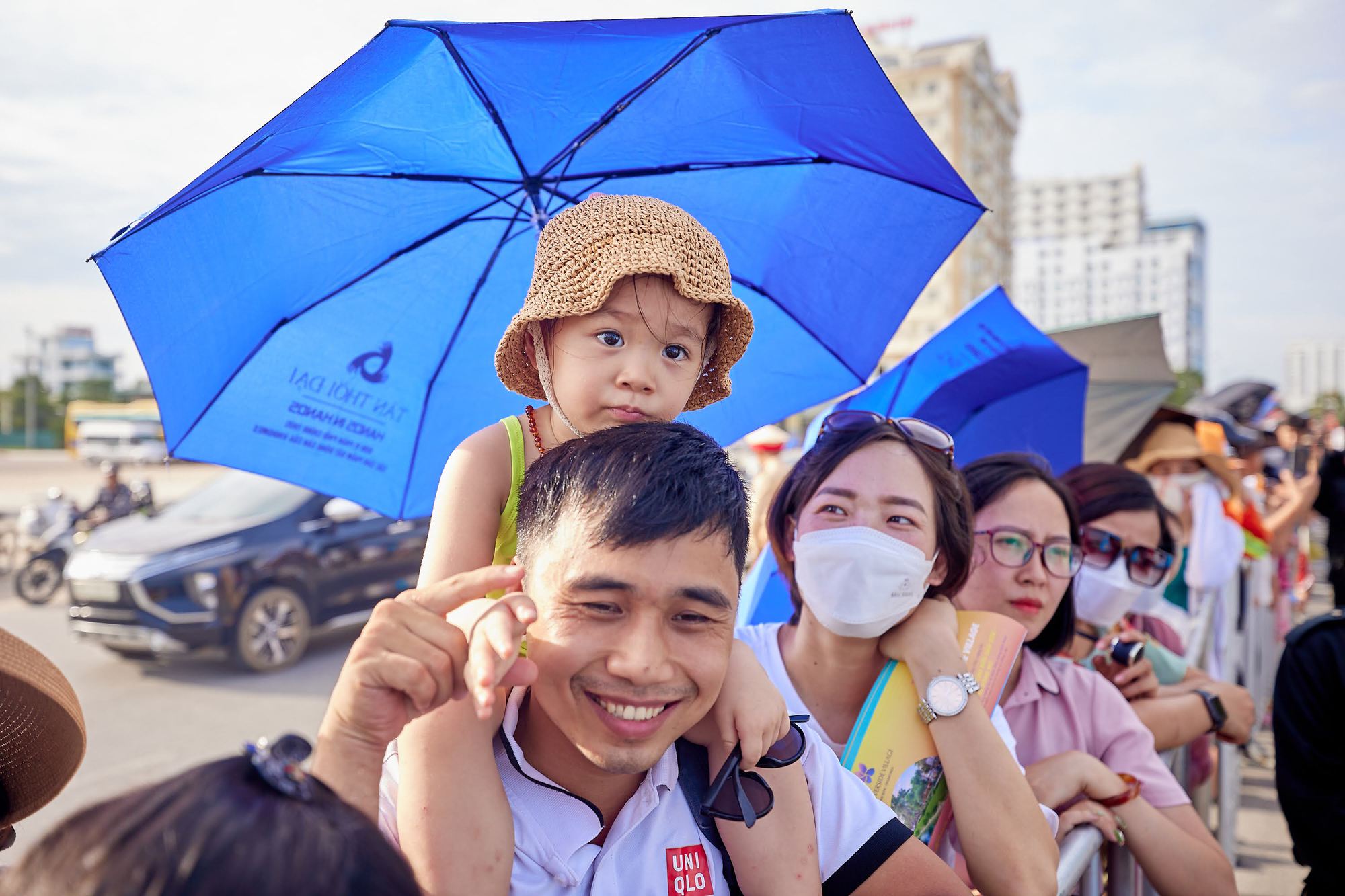 Du khách phấn khích với không khí Carnival rực rỡ sắc màu tại thành phố biển Sầm Sơn - Ảnh 11.