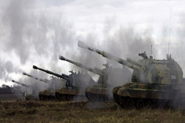 Pháo binh Ukraine tấn công chính xác 7 kho đạn dược vũ khí của Nga, nổ lớn rung chuyển Severodonetsk - Ảnh 1.
