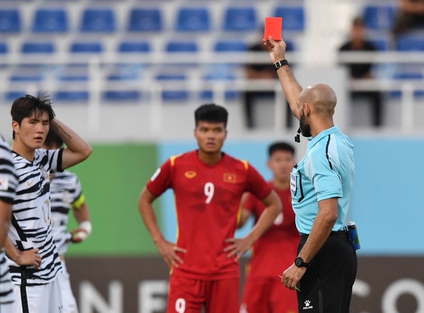 Cựu danh thủ Phạm Như Thuần lý giải vì sao thẻ đỏ tăng đột biến tại VCK U23 châu Á 2022 - Ảnh 1.