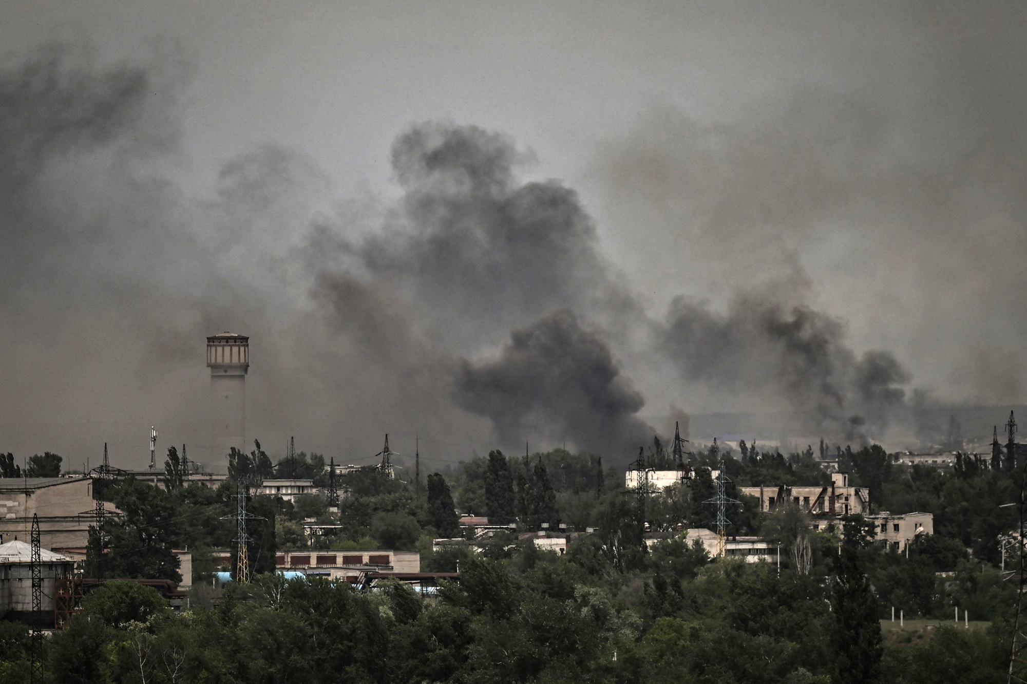 Nóng: Giao tranh ác liệt ở thành phố chiến lược Severodonetsk, Ukraine liều chết chiến đấu đến cùng - Ảnh 1.