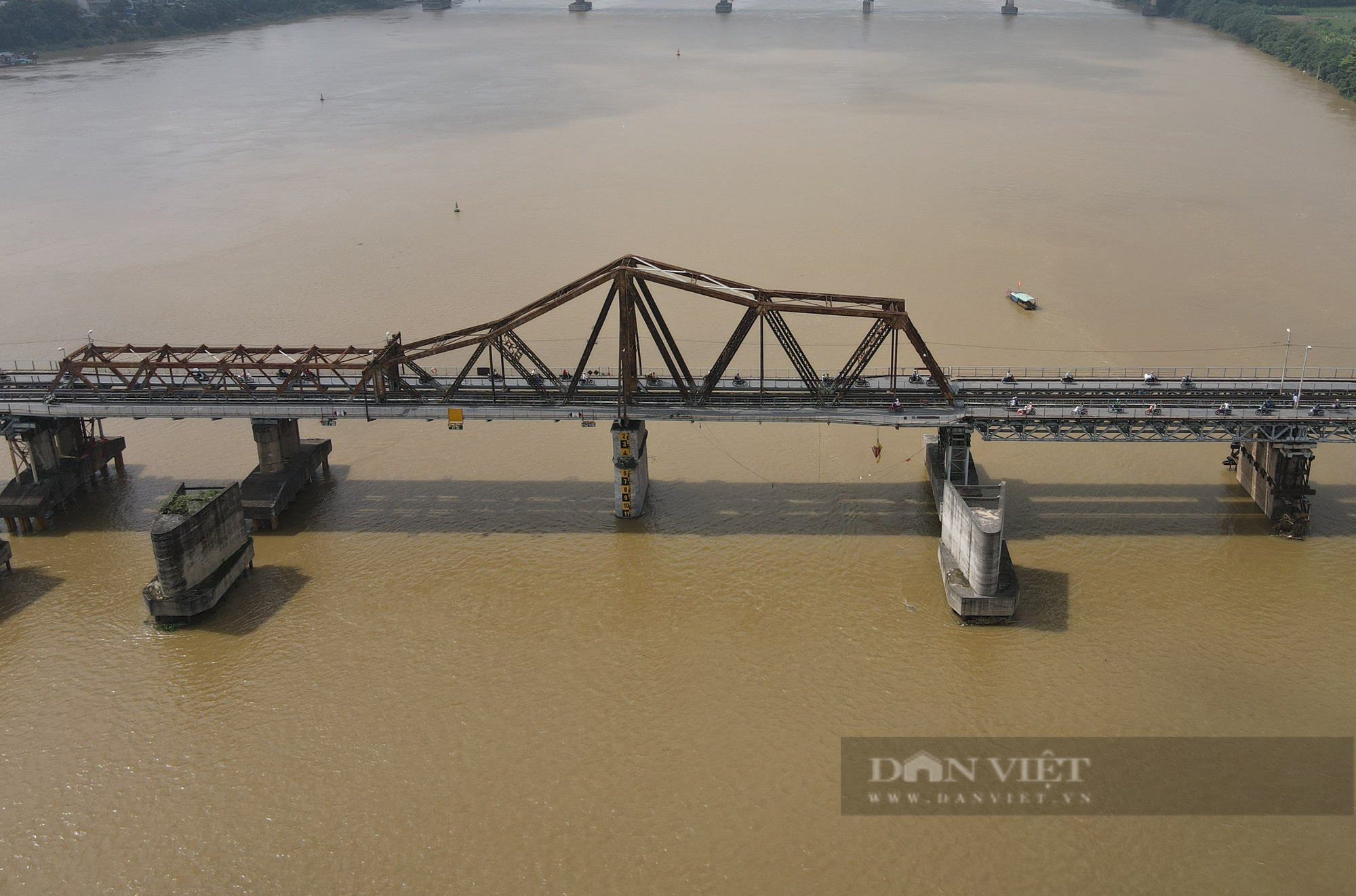 Cầu Long Biên, cây cầu bằng thép lớn tuổi nhất Việt Nam xuống cấp nghiêm trọng - Ảnh 4.