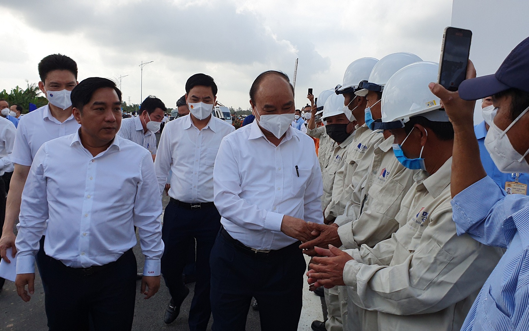 What to do to strengthen regional linkages in southern provinces and cities?  Traffic investment for the Mekong Delta