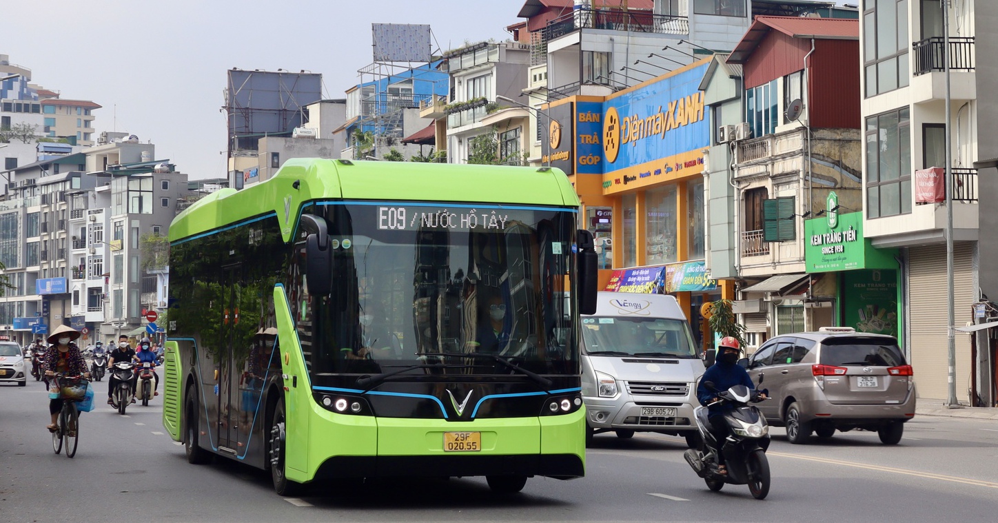 More electric bus routes running through many streets to West Lake water park