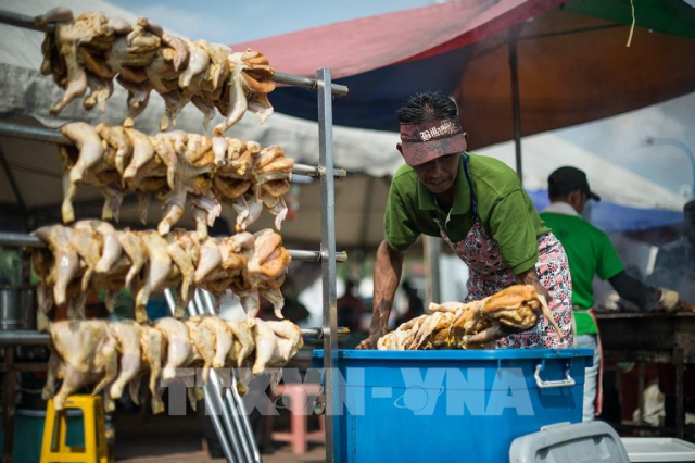 Lệnh cấm xuất khẩu thịt gà của Malaysia bắt đầu có hiệu lực - Ảnh 1.