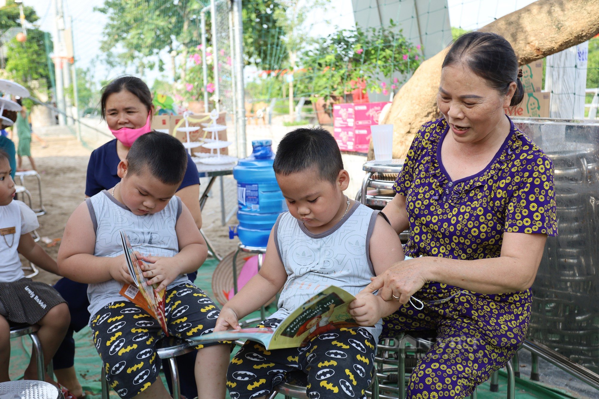 Đưa sách về với trẻ em nông thôn Ninh Bình - Ảnh 8.