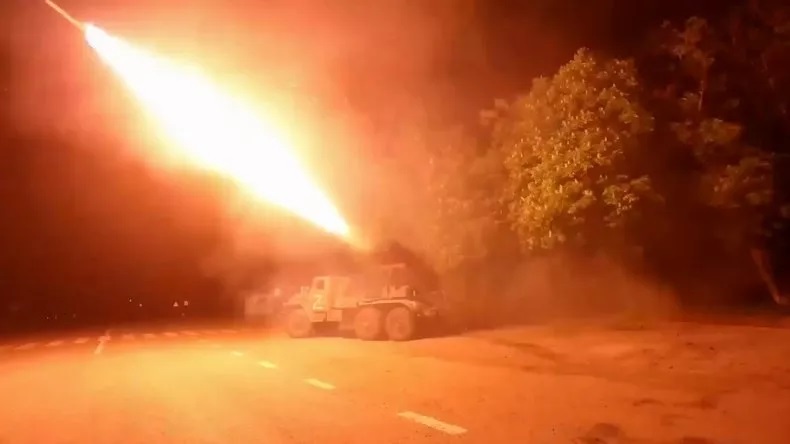 This is a very powerful weapon that helps Russia break the resistance of the Ukrainian army in Donbass - Photo 2.