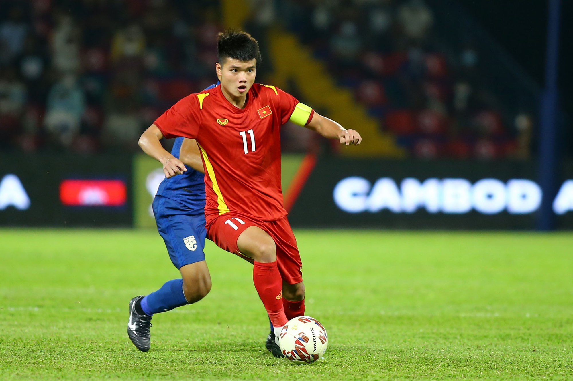 Clip: Văn Tùng lập siêu phẩm giúp U23 Việt Nam dẫn trước 2-1 - Ảnh 1.