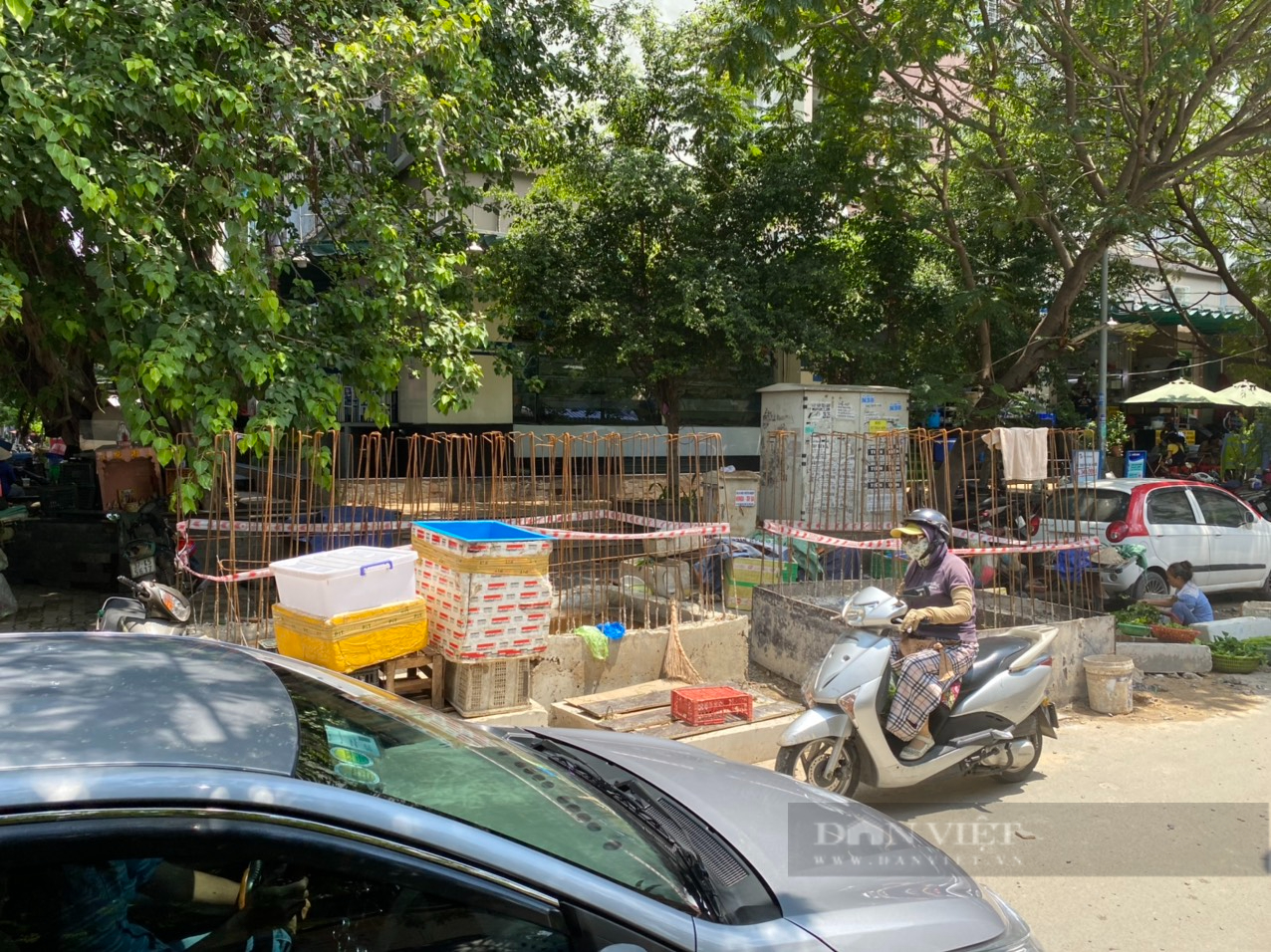 Công trình thoát nước tại đường Nguyễn Văn Công gây ảnh hưởng kinh doanh của nhiều tiểu thương - Ảnh 4.