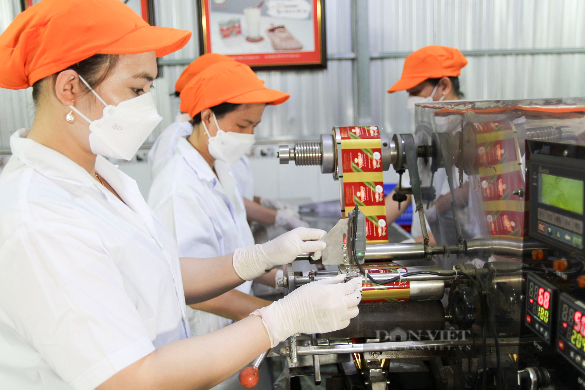Chủ tịch tỉnh Trà Vinh: Vicosap là doanh nghiệp đầu tiên chế biến sâu trái dừa sáp với đa dạng sản phẩm - Ảnh 2.