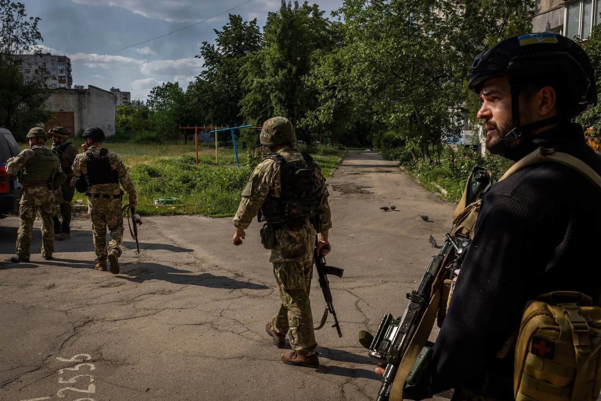Báo Mỹ New York Times: Nga phải trả giá đắt để đạt được những bước tiến ở chiến trường Donbass - Ảnh 1.