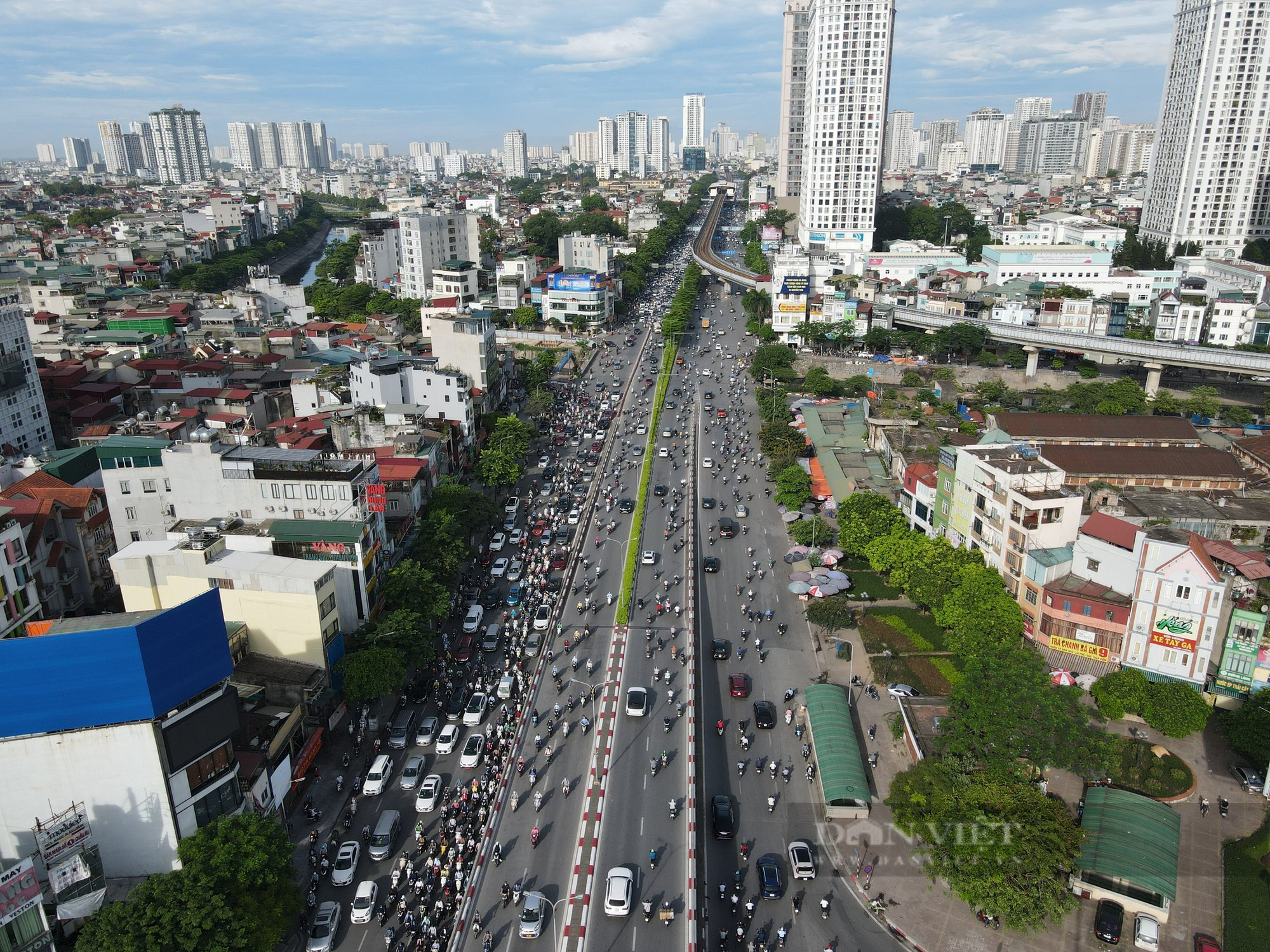 Phân luồng giao thông mới: Lực lượng chức năng cắm chốt, nút giao Ngã Tư Sở thông thoáng ngày đầu tuần - Ảnh 5.