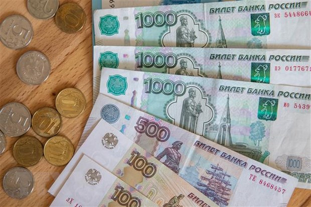 Giá trị đồng ruble của Nga đang ổn định ở mức cao gần &quot;đỉnh&quot; - Ảnh 1.