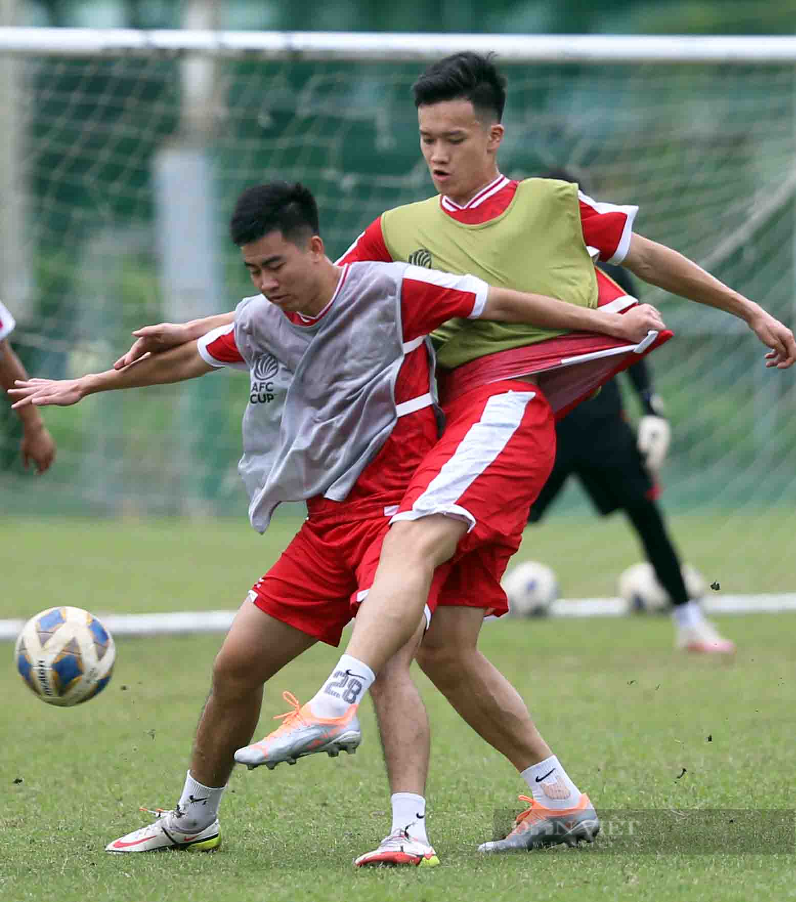 Thanh Bình &quot;thua kèo&quot; Danh Trung trong buổi tập đầu tiên tại TP.HCM chuẩn bị AFC Cup 2022  - Ảnh 19.