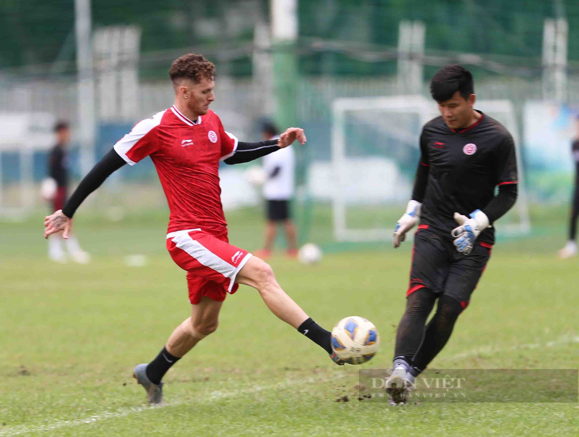 Thanh Bình &quot;thua kèo&quot; Danh Trung trong buổi tập đầu tiên tại TP.HCM chuẩn bị AFC Cup 2022  - Ảnh 14.