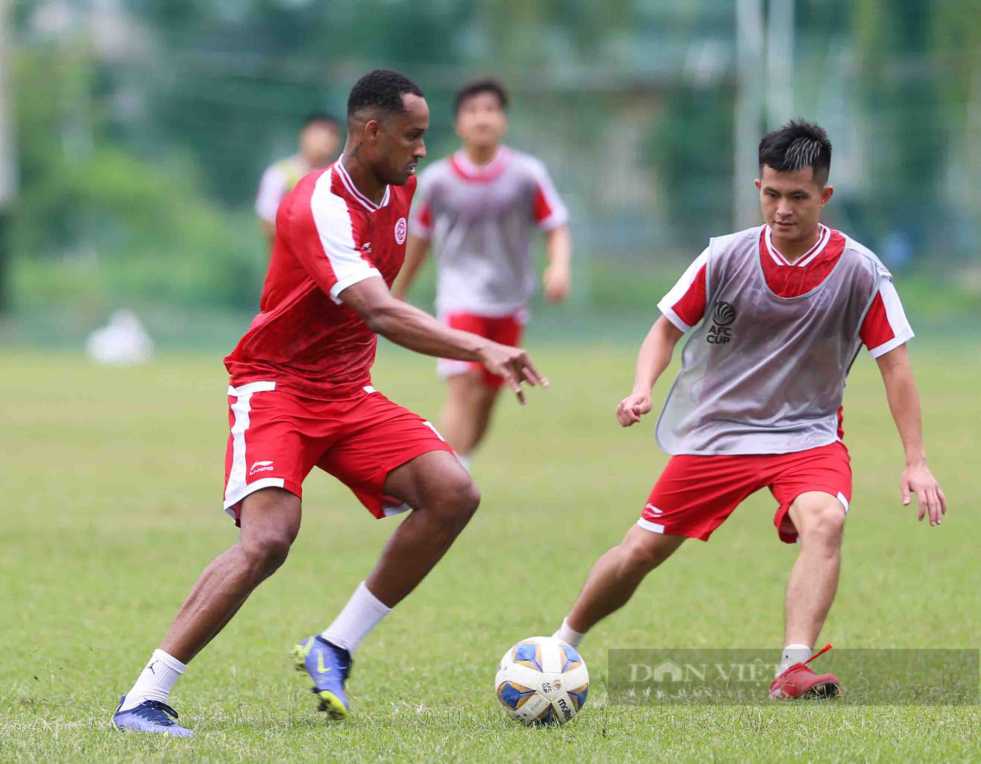 Thanh Bình &quot;thua kèo&quot; Danh Trung trong buổi tập đầu tiên tại TP.HCM chuẩn bị AFC Cup 2022  - Ảnh 16.