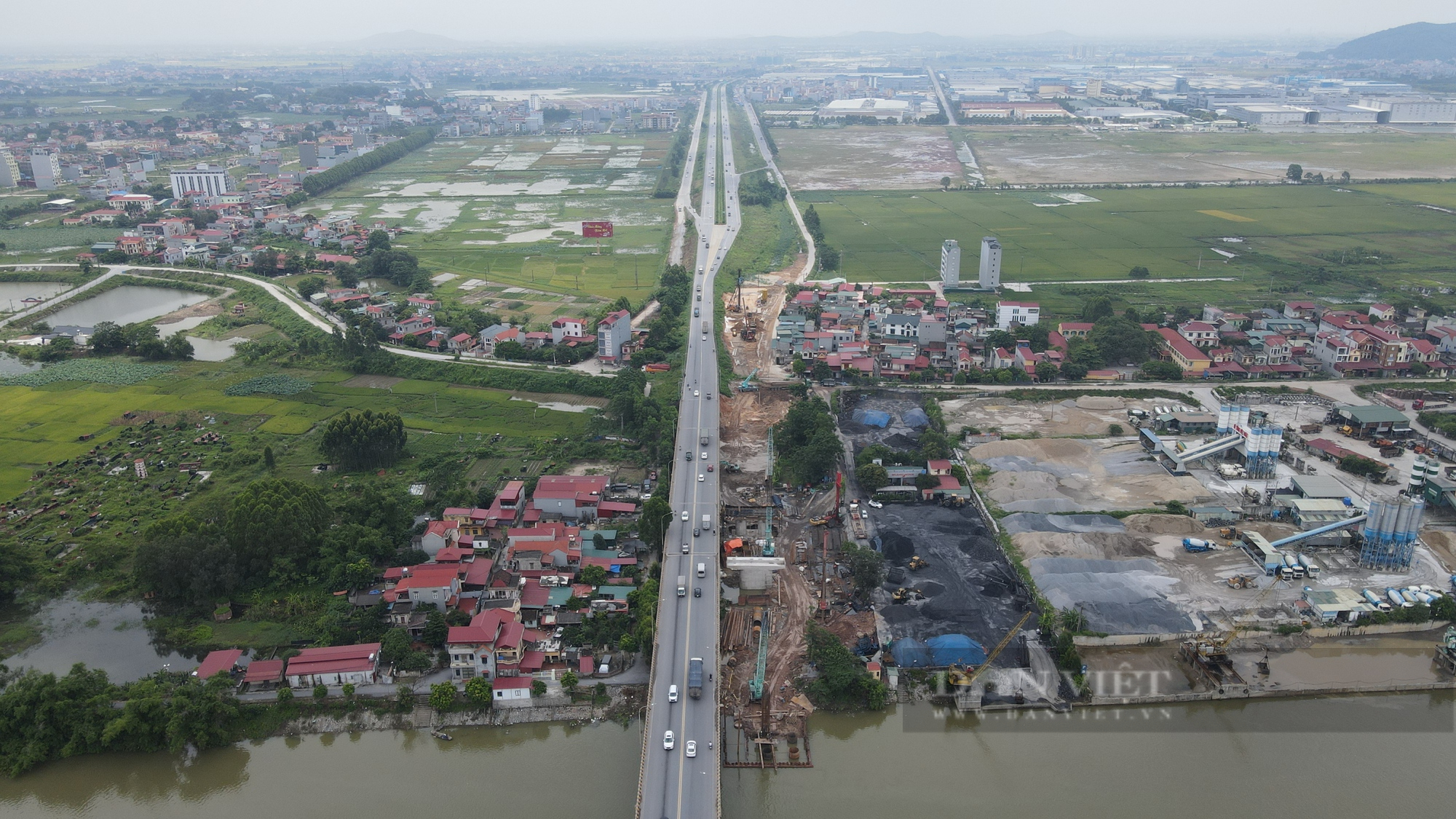 Hình hài cầu Như Nguyệt sau hai tháng thi công mở rộng - Ảnh 2.