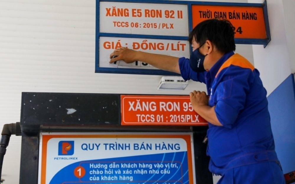 Giá xăng dầu hôm nay 21/6: Xăng trong nước tăng lần thứ 7 liên tiếp, tiến sát 33.000 đồng/lít