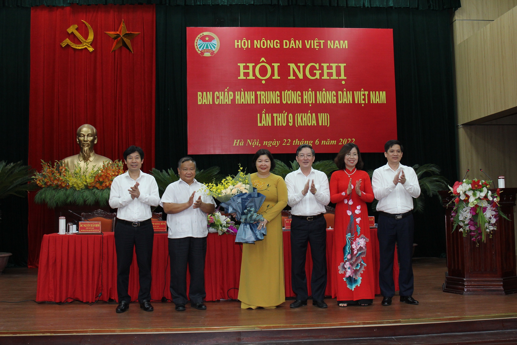 Tin mới: Bà Cao Xuân Thu Vân được bầu làm Phó Chủ tịch Ban Chấp hành Trung ương Hội Nông dân Việt Nam - Ảnh 2.
