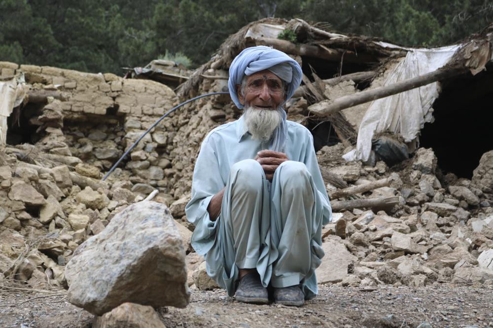 Nhân chứng động đất Afghanistan: 'Thi thể ở khắp nơi' - Ảnh 1.