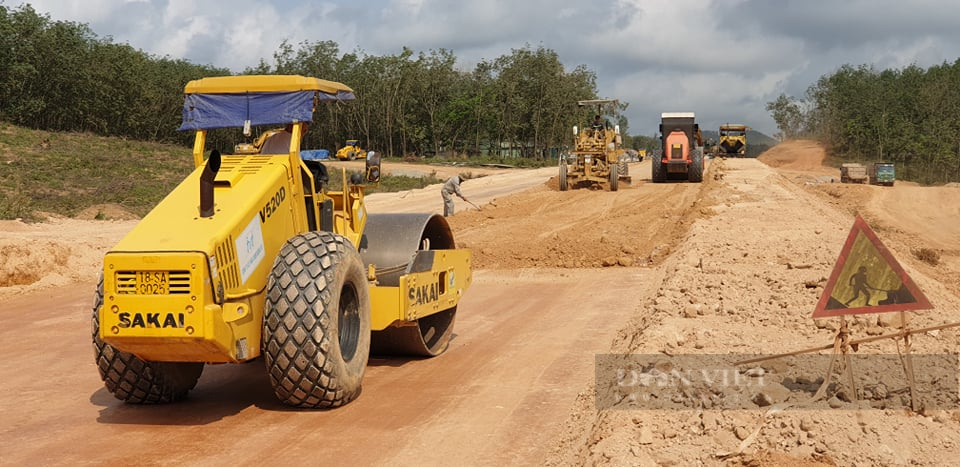 Nhà thầu lo thua lỗ vì giá vật liệu tăng cao, Bộ GTVT muốn điều chỉnh định mức - Ảnh 2.