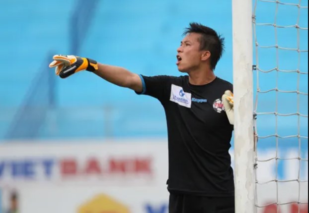 Top 5 cầu thủ nhận lót tay cao nhất lịch sử bóng đá Việt Nam: Phan Văn Đức đứng thứ 4 - Ảnh 3.