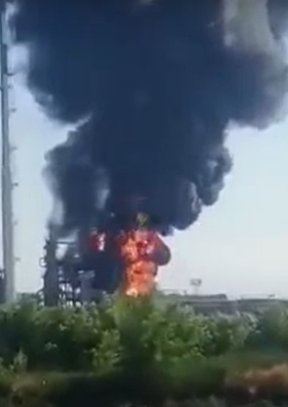 Ukraine dùng UAV tự sát tấn công vào cơ sở hạ tầng dầu mỏ bên trong lãnh thổ Nga - Ảnh 2.
