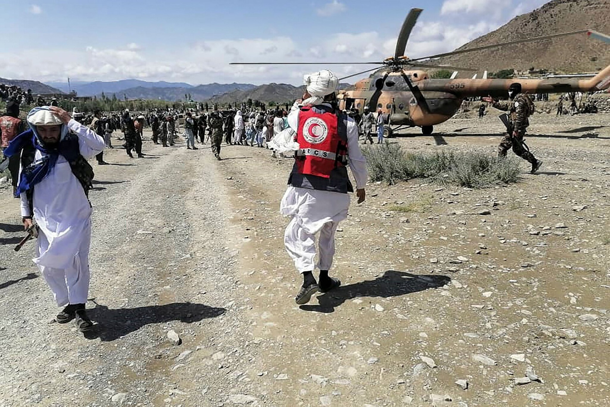 Nhân chứng động đất Afghanistan: 'Thi thể ở khắp nơi' - Ảnh 4.