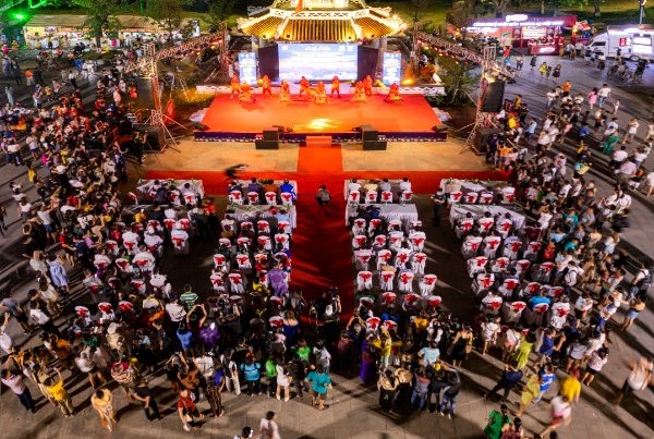 Hai lễ hội ẩm thực đặc sắc ở Huế phục vụ du khách trong suốt 8 ngày đêm  - Ảnh 1.