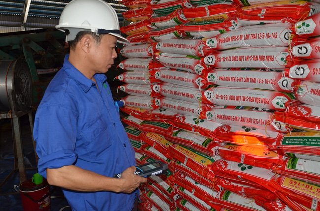 &quot;Mốc son&quot; 60 năm Supe Lâm Thao, cung cấp 30 triệu tấn phân bón, đón nhận Cờ thi đua của Chính phủ - Ảnh 4.