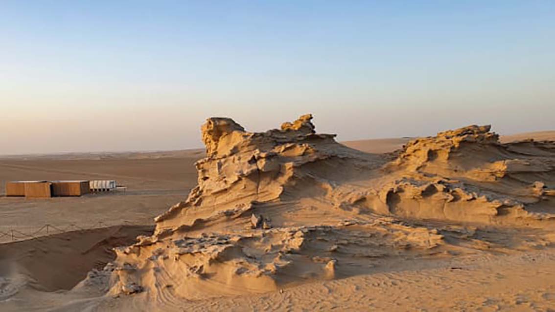 Choáng ngợp với cồn cát “đóng băng” giữa sa mạc - Ảnh 2.