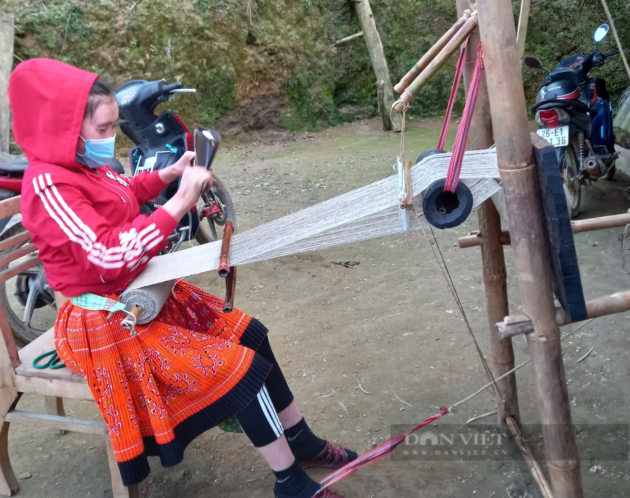 Gìn giữ nghề thêu trang phục Mông Hoa ở vùng cao Bắc Yên (Sơn La) - Ảnh 6.