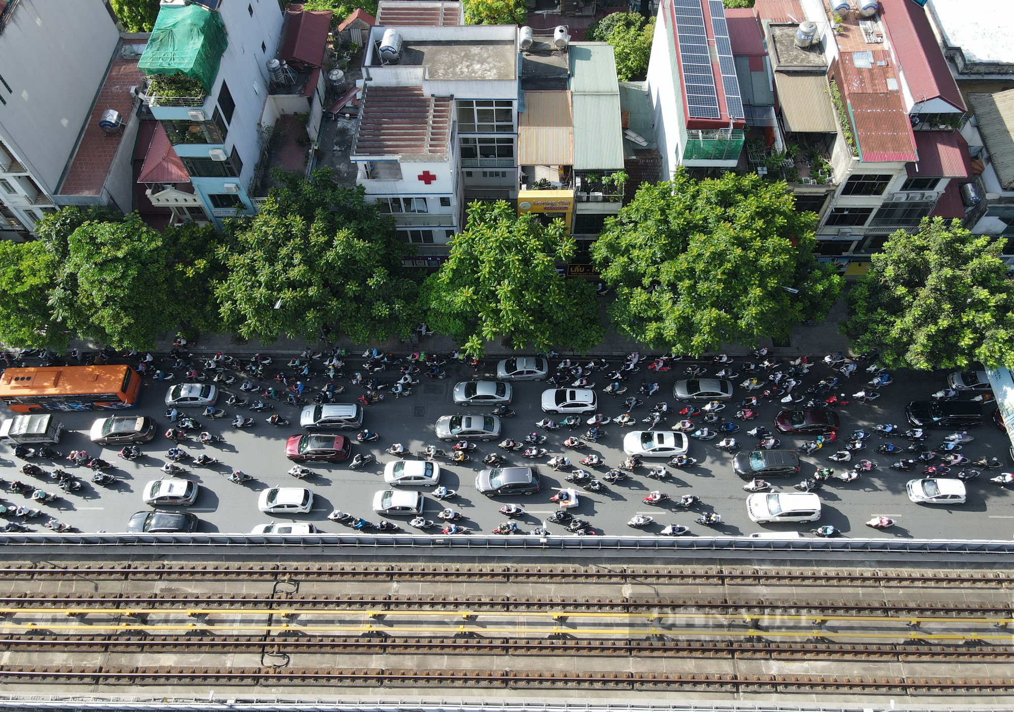 Hà Nội: Giao thông &quot;hỗn loạn&quot; trên cung đường Nguyễn Trãi trước đề xuất tách làn - Ảnh 3.