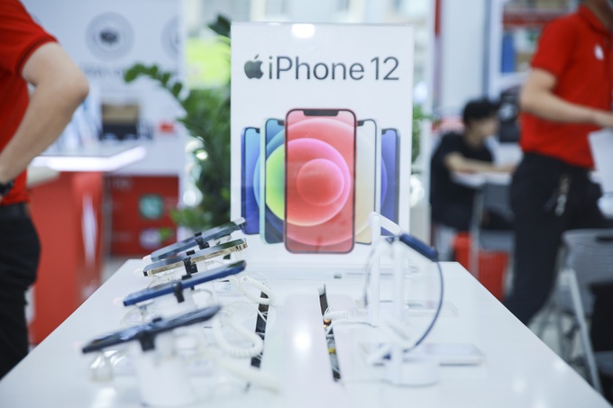 Apple tung đợt giảm giá lớn nhất tại Việt Nam năm 2022, nhiều mẫu iPhone xuống mức cực thấp - Ảnh 1.
