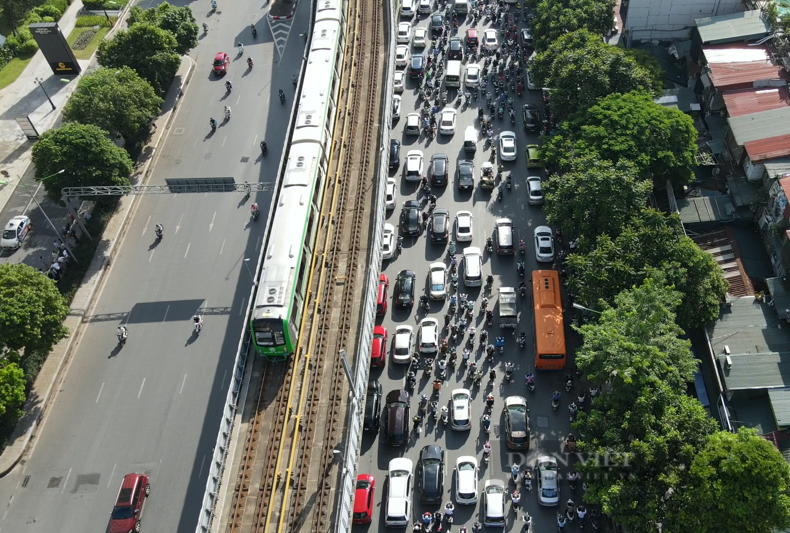 Hà Nội: Giao thông &quot;hỗn loạn&quot; trên cung đường Nguyễn Trãi trước đề xuất tách làn - Ảnh 4.