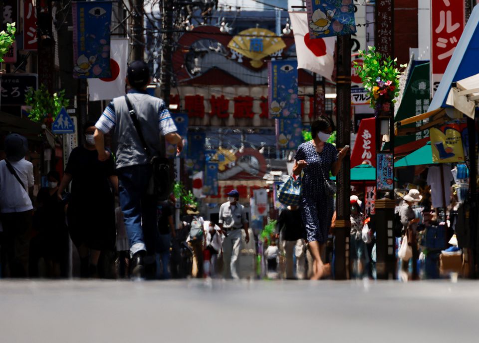 Thủ đô của Nhật Bản nắng nóng tồi tệ nhất từ trước đến này - Ảnh 9.