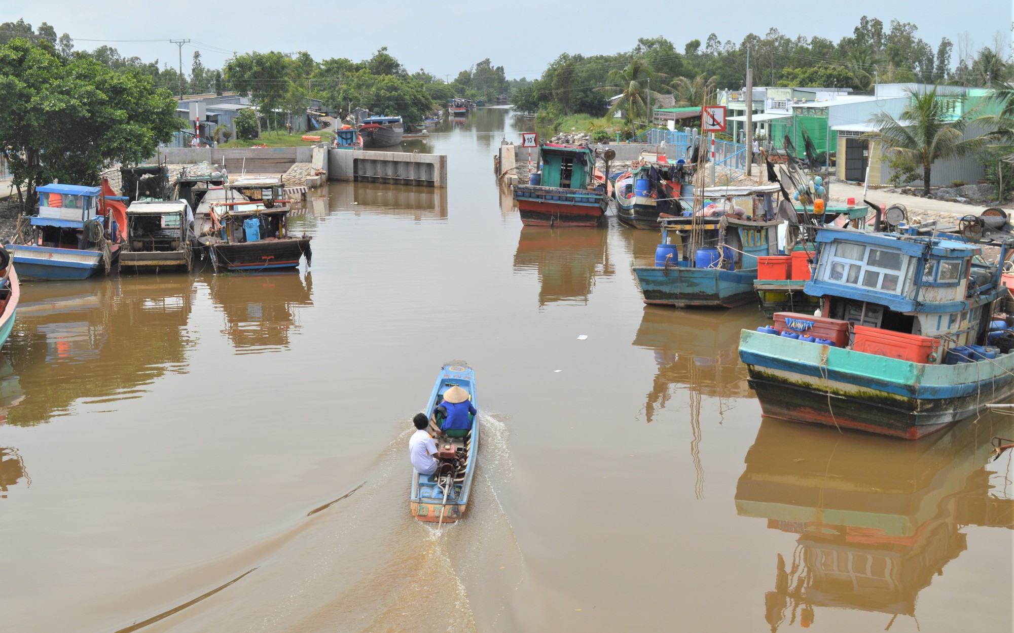 Xăng dầu tăng giá, tàu cá nằm bờ: Cà Mau hỗ trợ cước phí thuê bao giám sát hành trình (Bài 2) 