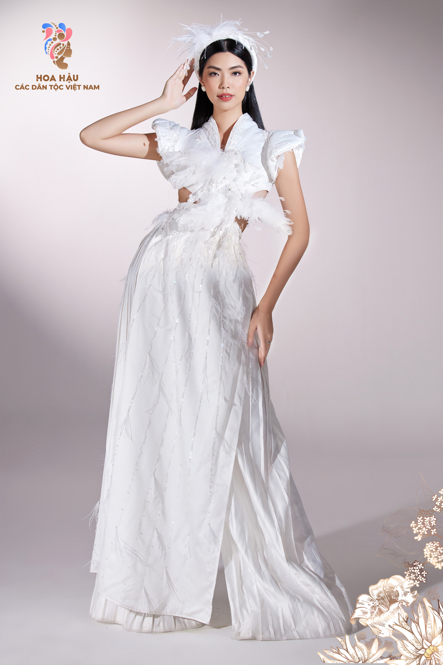 30 thí sinh Hoa hậu các dân tộc Việt Nam duyên dáng trong trang phục truyền thống - Ảnh 7.