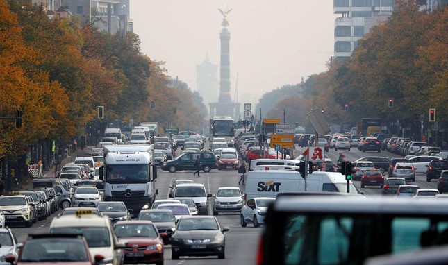 Đức phản đối kế hoạch cấm bán xe chạy động cơ đốt trong vào năm 2035 ở châu Âu - Ảnh 1.
